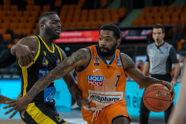 胜利的浪尖 胜利的浪尖