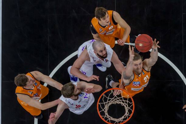 而咫尺之距 而咫尺之距